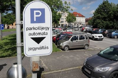 Miskolci parkolás: hol spórolhat és mire figyeljen 2025-ben?