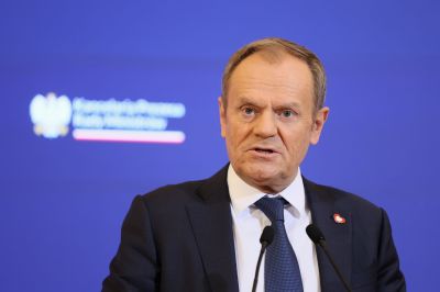 Tusk a lengyel uniós elnökség programját ismertetve legfontosabbnak a fegyverkezést tartotta