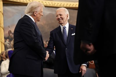 Kiderült, mi áll a Biden által Trumpnak írt levélben