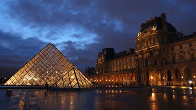 Kritikus állapotban van a Louvre