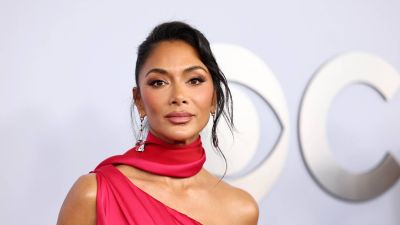 Nicole Scherzinger felsliccelt szoknyában mutatta meg lábait, Lewis Hamilton letesztelte az új Ferrarit