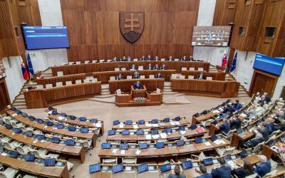 Kedden tárgyal a parlament a kormány leváltásáról szóló indítványról