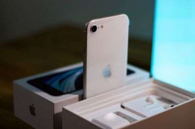 Friss videóban tűnt fel az iPhone SE 4 új dizájnja