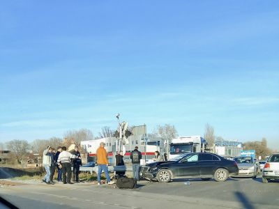 Vonat ütött el egy autót Marosvásárhelyen 