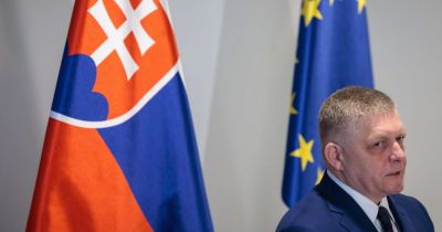 Sarokba szorítanák Orbán Viktor szövetségesét, Robert Fico sorsa kérdéses