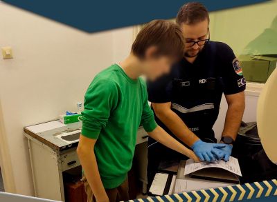 Tizennégy éves fiú fenyegetett bombával vásárhelyi iskolákat