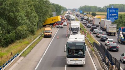 Halálos baleset történt az egyik legforgalmasabb magyar autópályán, három kilométeres a torlódás