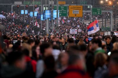 Vége van, Vučić? A tömeges tiltakozások eltörölhetik az Orbánéhoz hasonló autokráciát építő szerb elnök hatalmát?