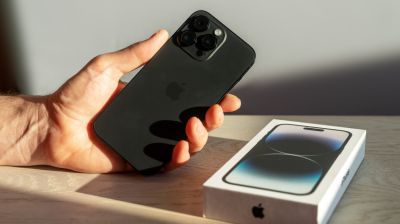 Ennek nem fognak örülni az Apple-fanok: drágulhat az iPhone a vámok miatt