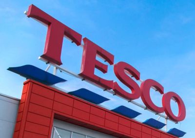  Ennyivel emeli a béreket idén a Tesco  