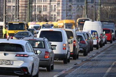 Nagyon kevés villanyautó van az Európai Unióban, még mindig a benzines a király